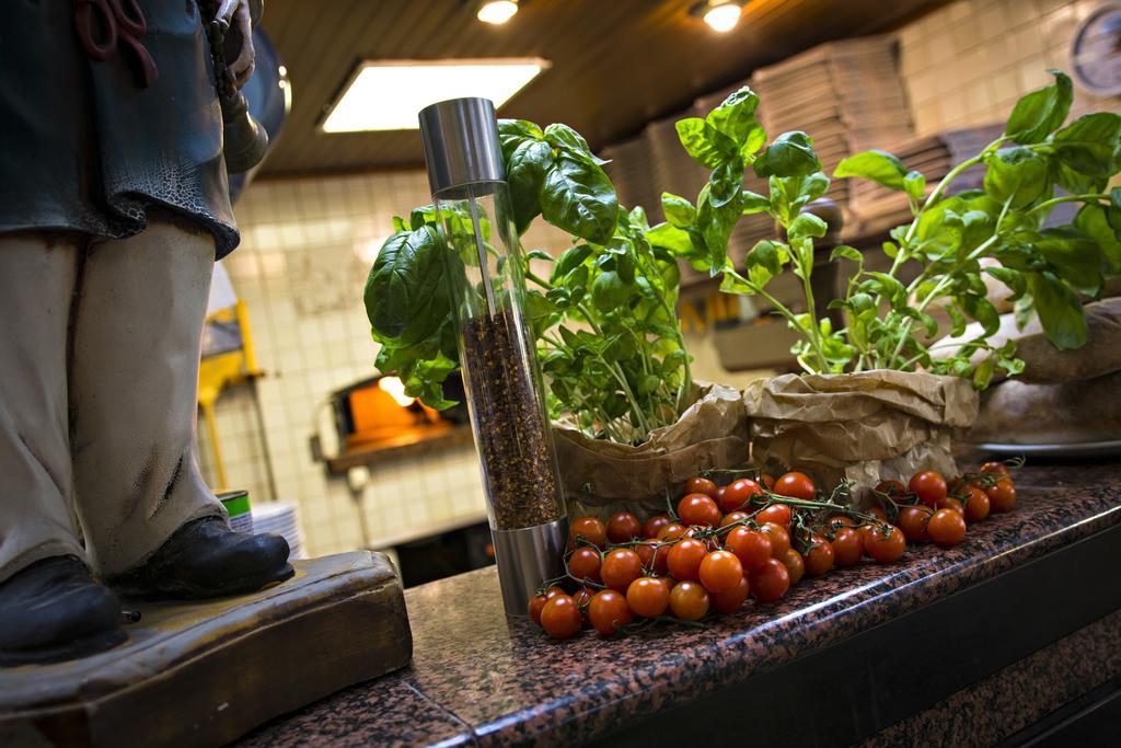 Hotel Ristorante Cigno - Camere And Aparthotel Latisana Ngoại thất bức ảnh