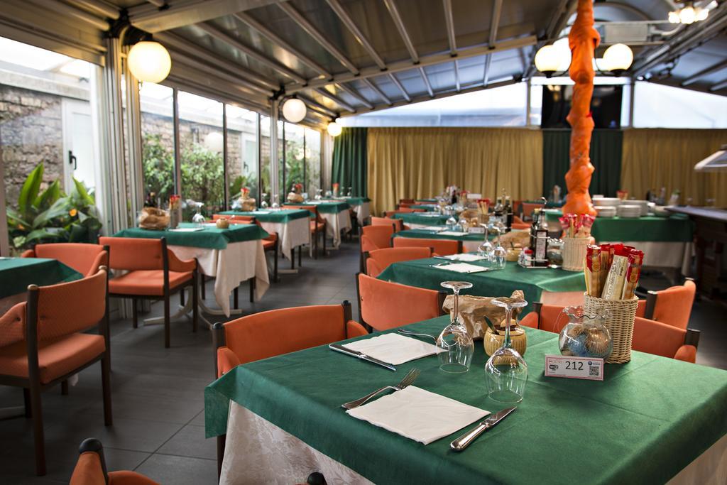 Hotel Ristorante Cigno - Camere And Aparthotel Latisana Ngoại thất bức ảnh