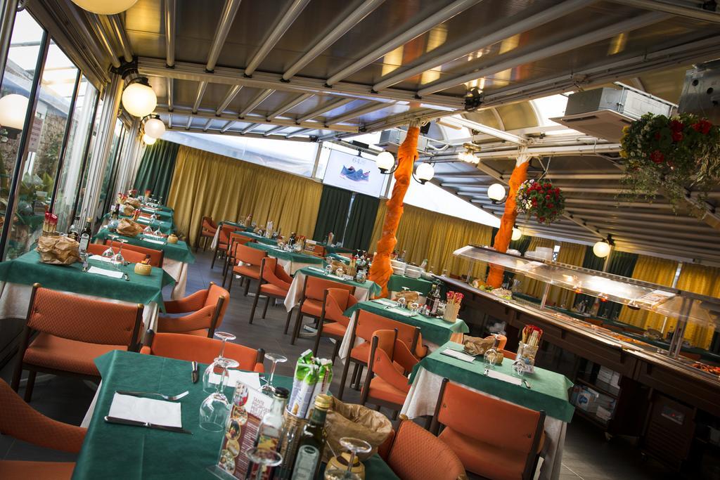 Hotel Ristorante Cigno - Camere And Aparthotel Latisana Ngoại thất bức ảnh