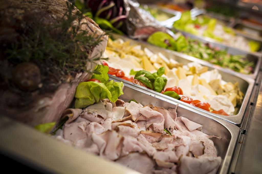 Hotel Ristorante Cigno - Camere And Aparthotel Latisana Ngoại thất bức ảnh