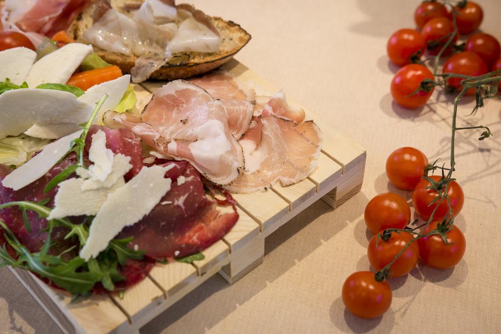 Hotel Ristorante Cigno - Camere And Aparthotel Latisana Ngoại thất bức ảnh